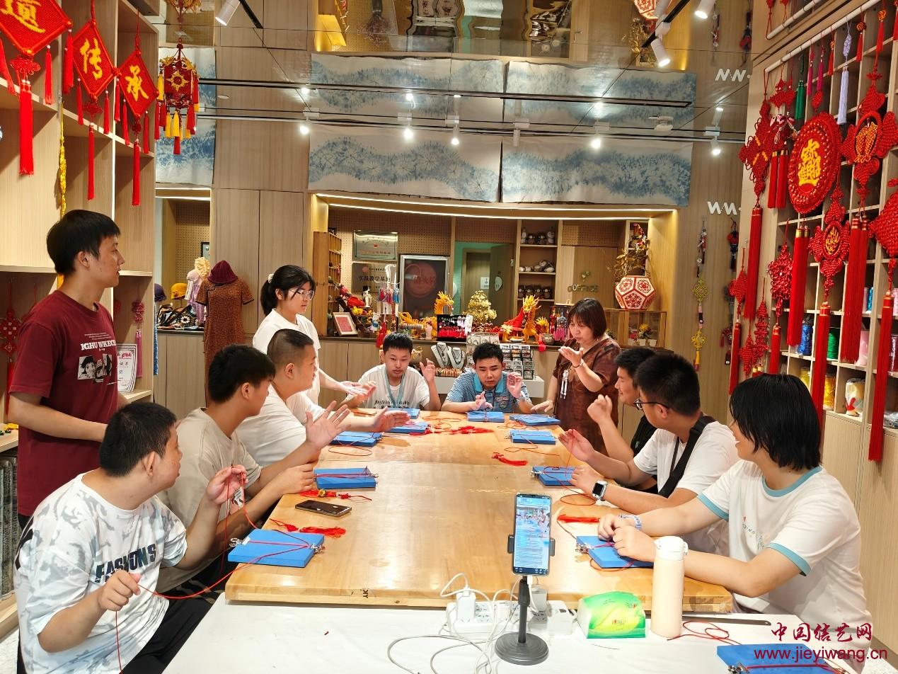 中国结艺网现任等级达标考核小组组长 方晓东 简历及作品