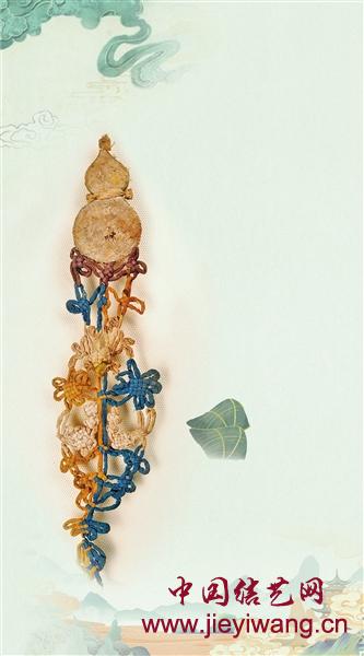 元·灰白地刺繡人物花卉紋葫蘆形香囊中的盘长结和酢浆草结