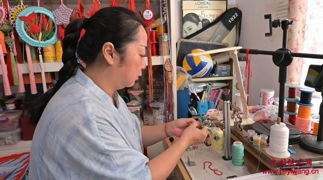 泸州市江阳区非物质文化遗产袁雪梅:一根绳线织泸州文脉 非遗绳结再现古八景