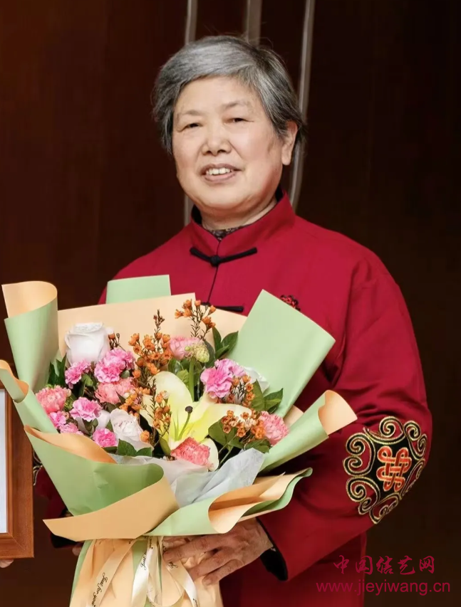 朱书清：一根彩绳织非遗 匠心传承中国结