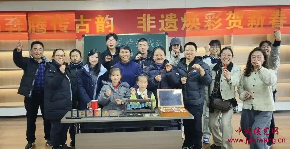 湖北省随州市曾都区非遗传承人陈春丽与她的指尖经纬织春秋 湖北省随州市曾都区非遗传承人陈春丽与她的指尖经纬织春秋